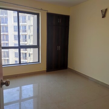 Room in 3 BHK Apartment at Unitech The Residences Gurgaon, Sector 33 – for Rent