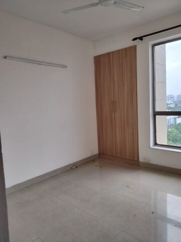 Room in 2 BHK Apartment at Unitech Uniworld Gardens 2, Sector 47 – for Rent