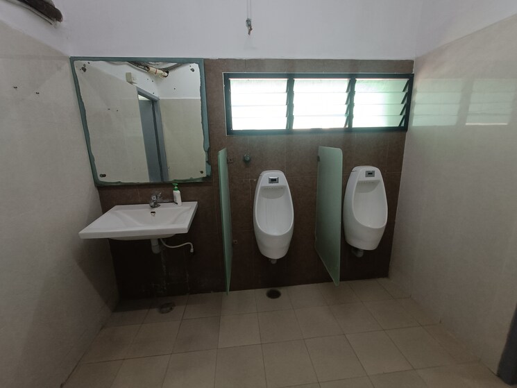 Bathroom, trade-avenue Commercial Office Space 2241 Sq.Ft. In Andheri East Mumbai 8203620