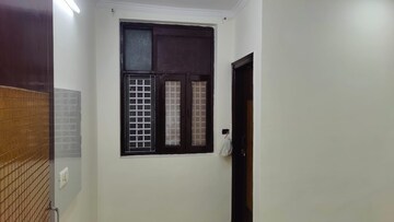 Room in 2 BHK Builder Floor at Nawada – for Rent