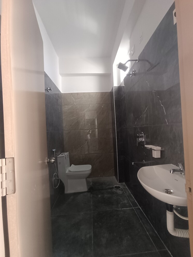 Bathroom, kondapur 3 Bedroom 2000 Sq.Ft. Apartment In Kondapur Hyderabad 8203909