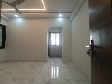 Room in 3 BHK Apartment at Kondapur – for Rent