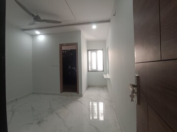 Room in 3 BHK Apartment at Kondapur – for Rent