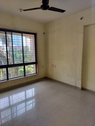 Room in 2 BHK Apartment at Mulund East – for Rent