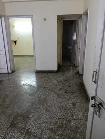 Room in 1.5 BHK Apartment at Vasundhara Enclave – for Rent