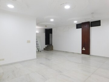Room in 1 BHK Builder Floor at Pamposh Enclave – for Rent