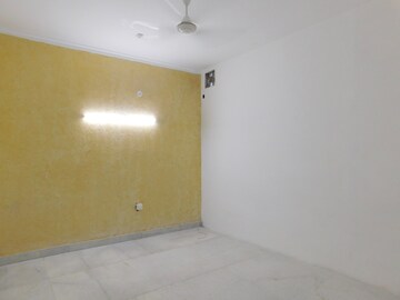 Room in 1 BHK Builder Floor at Pamposh Enclave – for Rent