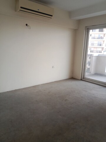 Room in 4 BHK Apartment at ATS Triumph, Sector 104 – for Rent