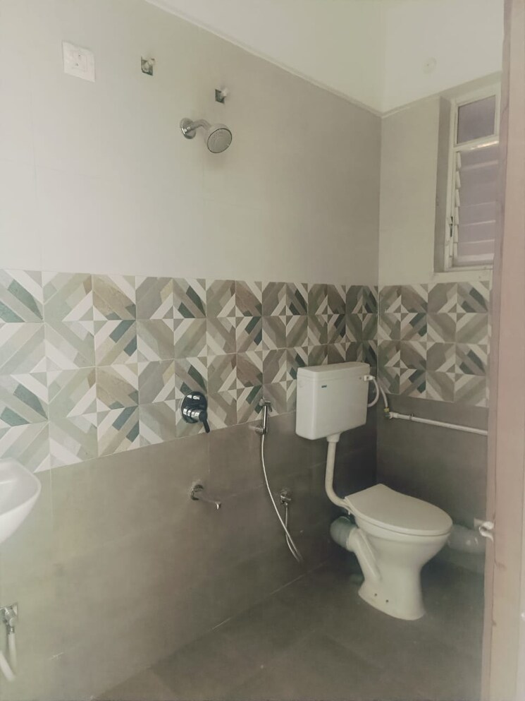 Bathroom, gt-mangal-vishwa 3 Bedroom 1300 Sq.Ft. Apartment In Ravet Pune 8204005
