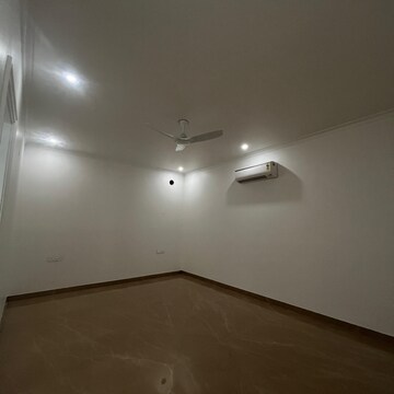 Room in 3 BHK Builder Floor at Sector 49 – for Rent