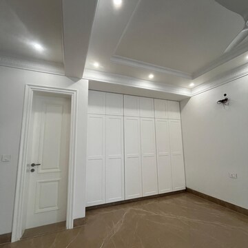 Room in 3 BHK Builder Floor at Sector 49 – for Rent