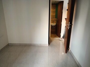 Room in 1 BHK Apartment at Lodha Quality Home Tower 2, Majiwada – for Rent