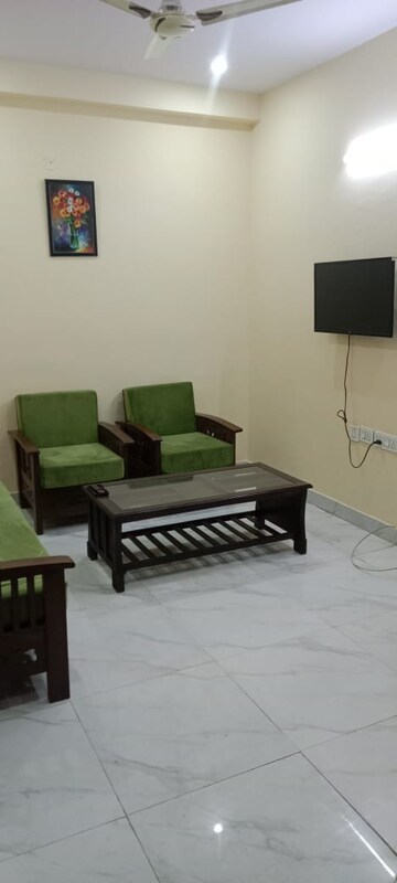 Living Room in 2 BHK Builder Floor at Ardee City, Sector 52 – for Rent