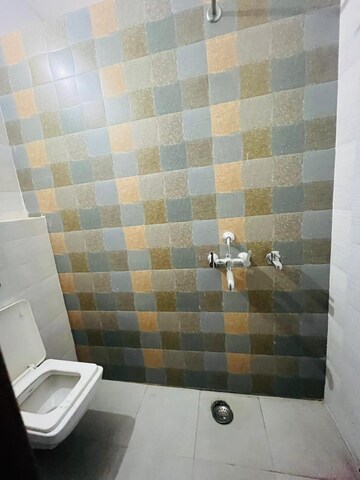 Bathroom in 1 BHK Builder Floor at Sector 30 – for Rent