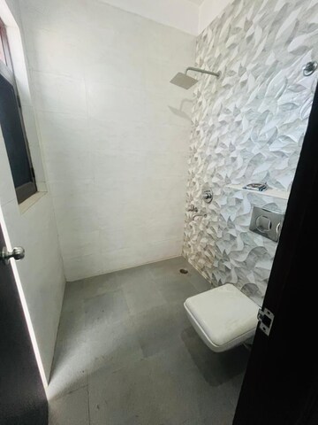 Bathroom in 1 BHK Builder Floor at Sector 30 – for Rent