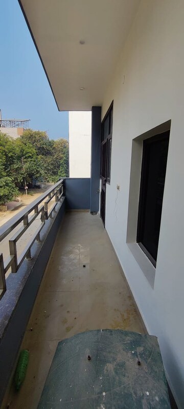 Balcony in 2 BHK Builder Floor at Sector 52 – for Rent