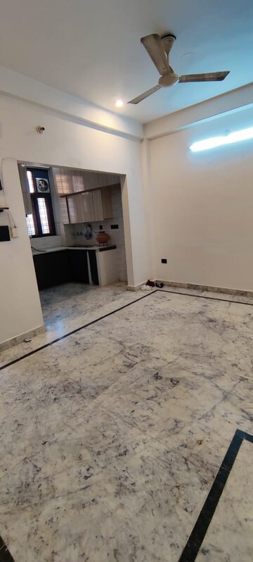 Room in 2 BHK Builder Floor at Sector 52 – for Rent