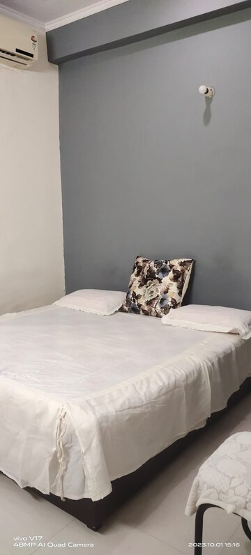Bedroom in 2 BHK Builder Floor at Sector 40 – for Rent
