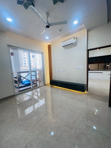Room in 4 BHK Apartment at Aurobindo Galaxy, Hi Tech City – for Rent