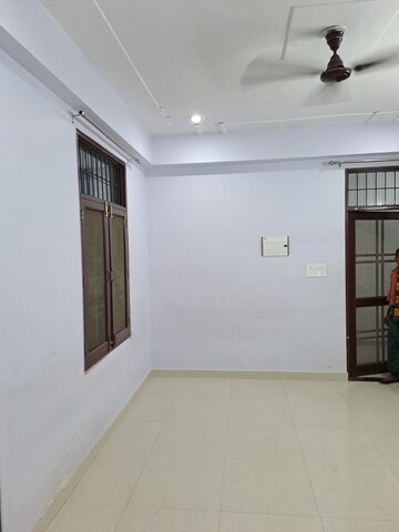 Room in 1 BHK Apartment at Gomti Nagar – for Rent