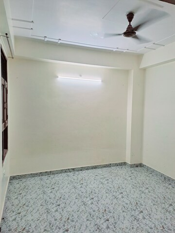 Room in 1 BHK Apartment at Gomti Nagar – for Rent
