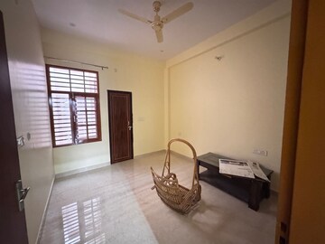 Bedroom in 2 BHK Villa at Gomti Nagar – for Rent