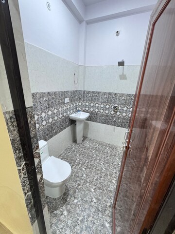 Bathroom in 2 BHK Villa at Gomti Nagar – for Rent