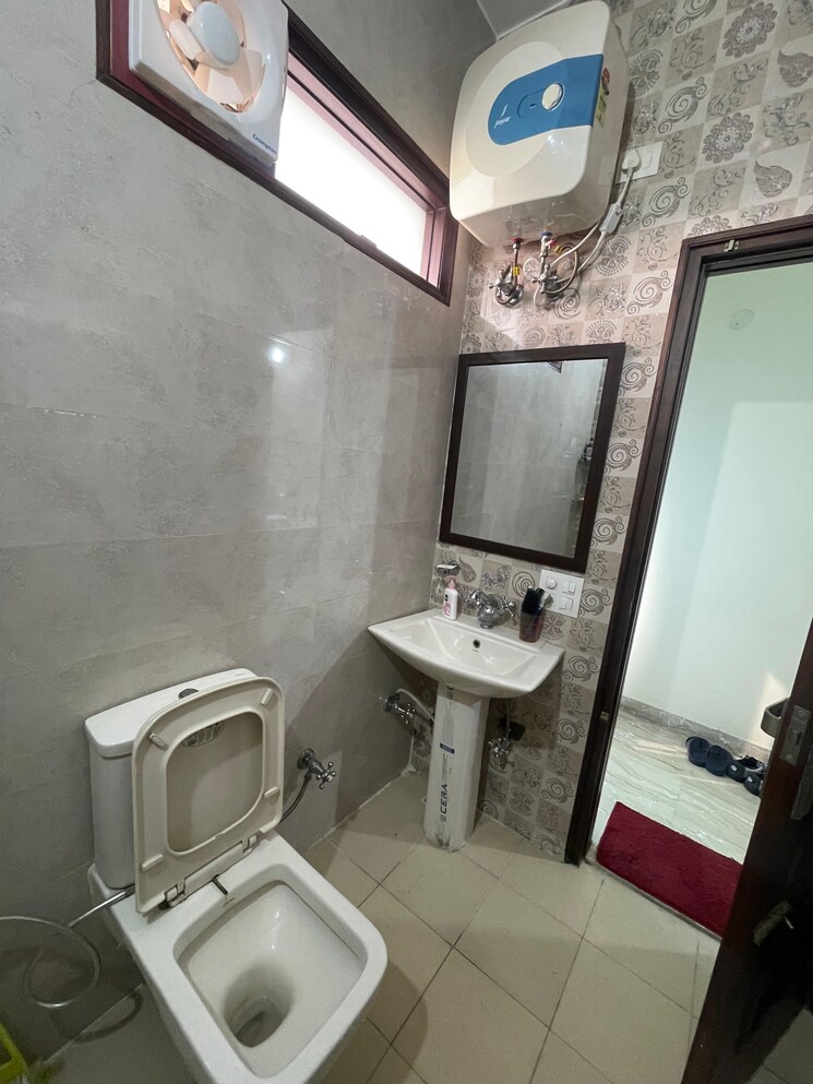 Bathroom, sector 44 2 Bedroom 1500 Sq.Ft. Builder Floor In Sector 44 Chandigarh 8204473