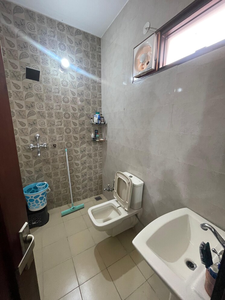 Bathroom, sector 44 2 Bedroom 1500 Sq.Ft. Builder Floor In Sector 44 Chandigarh 8204473