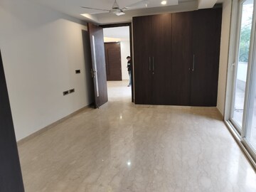 Room in 4 BHK Apartment at East Of Kailash – for Rent