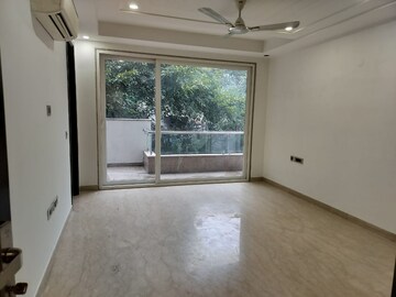 Room in 4 BHK Apartment at East Of Kailash – for Rent