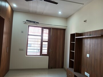 Room in 2 BHK Builder Floor at Cosmos Floors, Sector 52 – for Rent