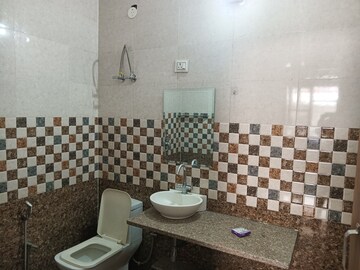 Bathroom in 2 BHK Builder Floor at Cosmos Floors, Sector 52 – for Rent