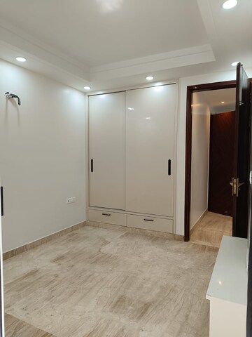 Room in 2 BHK Builder Floor at Paschim Vihar – for Rent