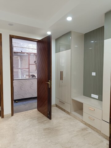 Room in 2 BHK Builder Floor at Paschim Vihar – for Rent