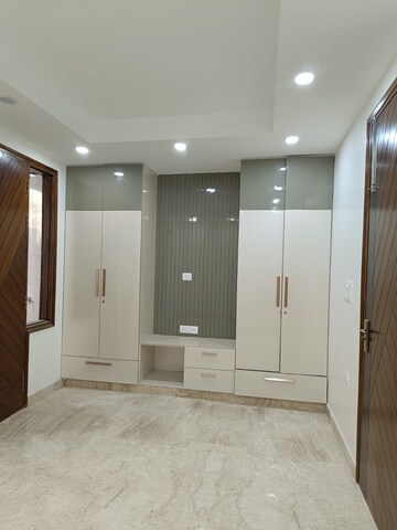 Building Lobby in 2 BHK Builder Floor at Paschim Vihar – for Rent
