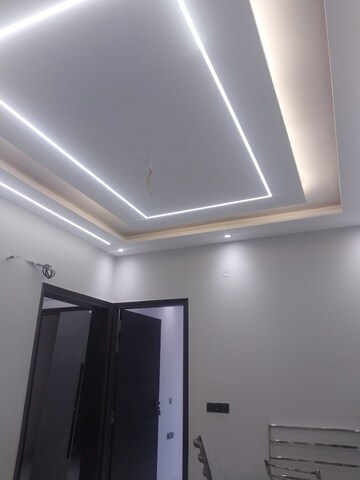 Room in 3 BHK Builder Floor at Paschim Vihar – for Rent