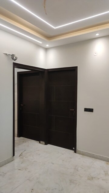 Furnished Amenities in 3 BHK Builder Floor at Paschim Vihar – for Rent