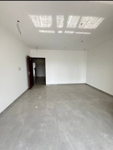 Room in 3 BHK Apartment at Godrej Prime, Chembur – for Rent
