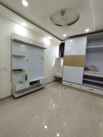 Team Area in 2 BHK Builder Floor at Paschim Vihar – for Rent