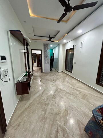 Parking in 2 BHK Builder Floor at Paschim Vihar – for Rent