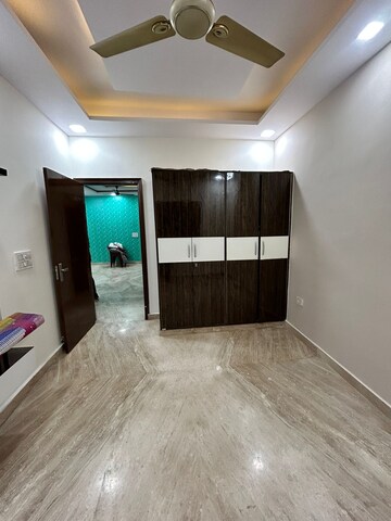 Room in 2 BHK Builder Floor at Paschim Vihar – for Rent