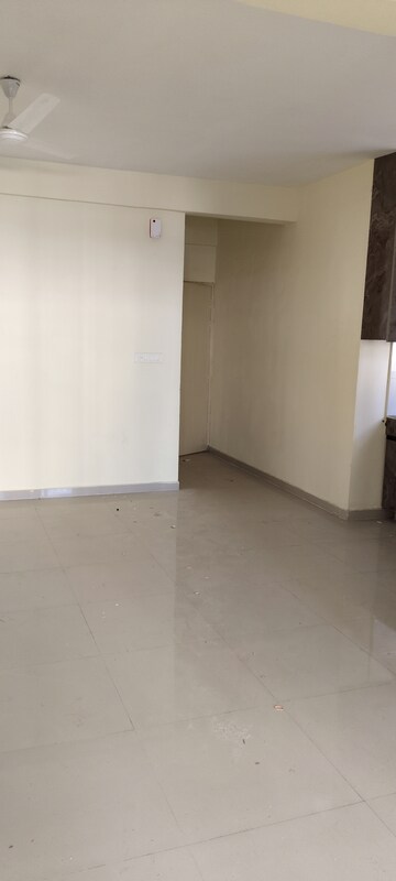 2 BHK Apartment For Rent in Pyramid Elite, Sector 86