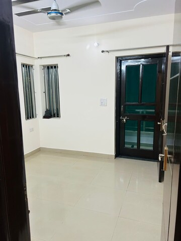 Room in 2 BHK Builder Floor at Paschim Vihar – for Rent