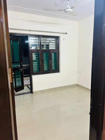 Room in 2 BHK Builder Floor at Paschim Vihar – for Rent