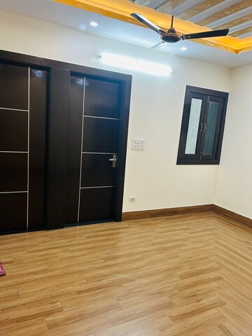 Room in 2 BHK Builder Floor at Paschim Vihar – for Rent