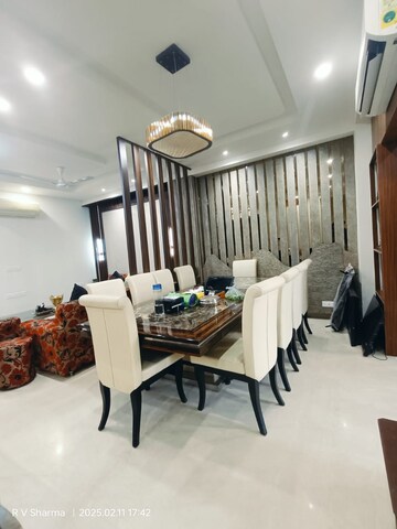 Team Area in 3 BHK Builder Floor at Sector 23 – for Sale