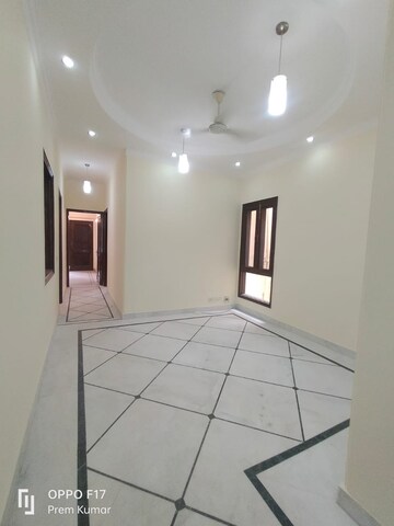 Room in 4 BHK Apartment at Greater Kailash I – for Rent
