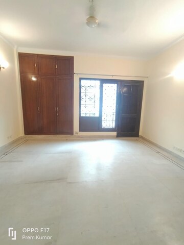 Room in 4 BHK Apartment at Greater Kailash I – for Rent