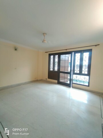 Room in 4 BHK Apartment at Greater Kailash I – for Rent